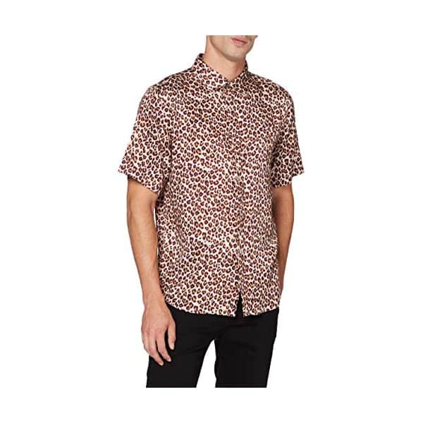 hombre camisa leopardo